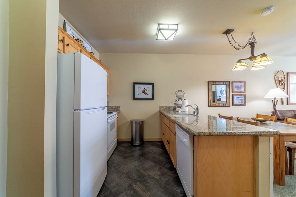 Full kitchen, comes fully stocked w/ everything needed to cook a nice meal.