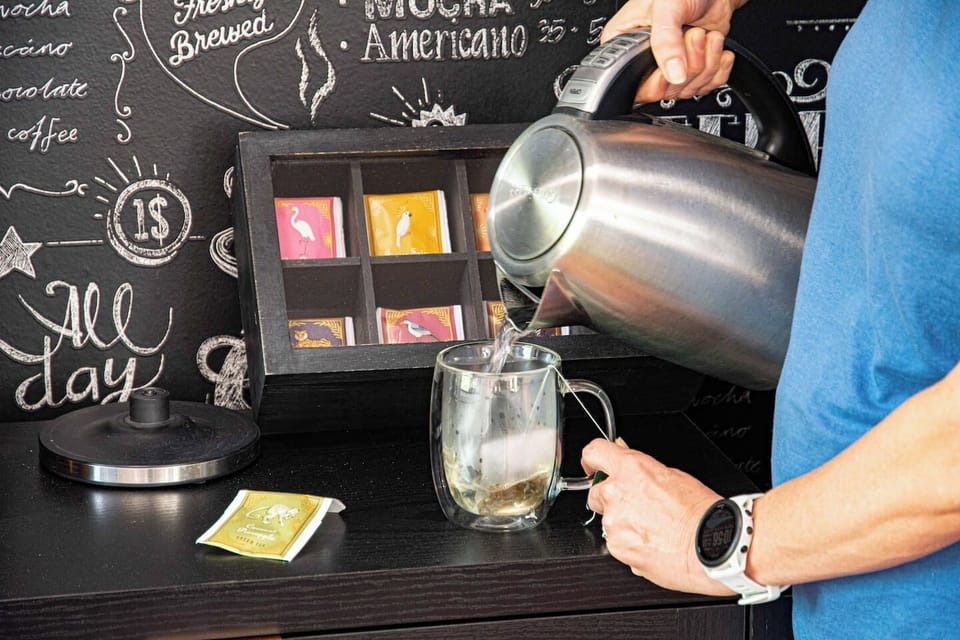 [Kitchen+Coffee Bar] ✨✨Prefer tea or hot chocolate? Enjoy a great selection of teas and premium hot chocolate. ✨✨