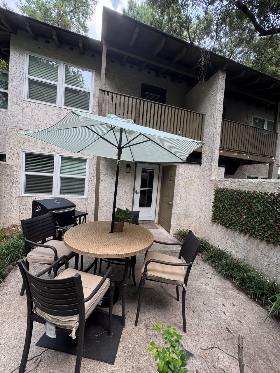 Private enclosed patio