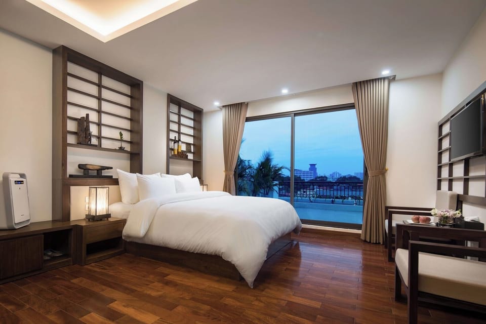 Suite, City View | In-room safe, soundproofing, free WiFi