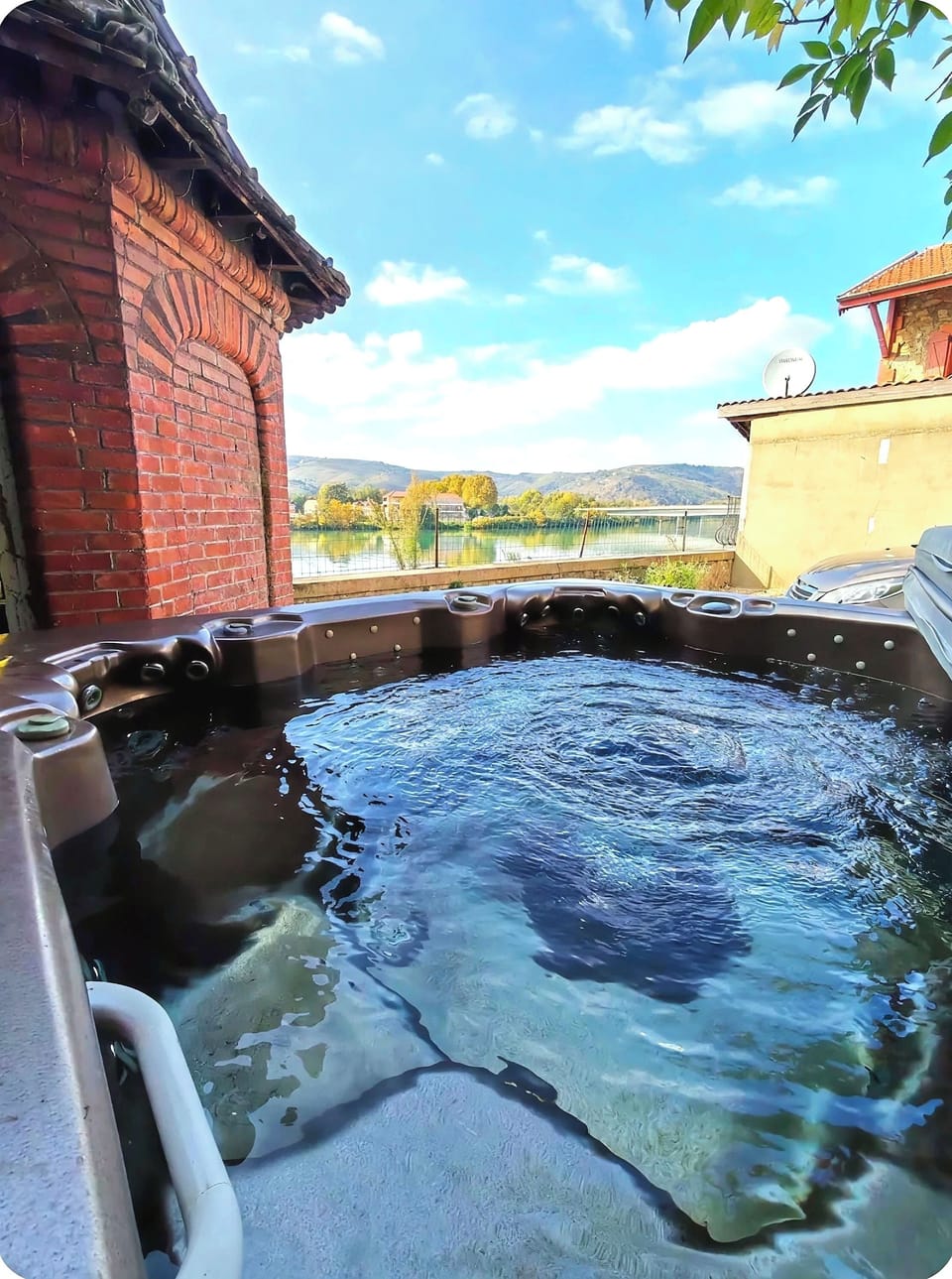 Outdoor spa tub