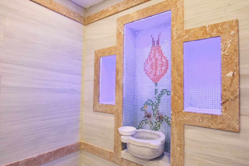 Couples treatment rooms, hot tub, steam room, hot springs