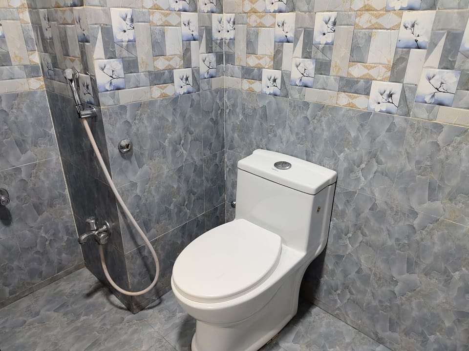 Deluxe Double Room, City View | Bathroom | Towels
