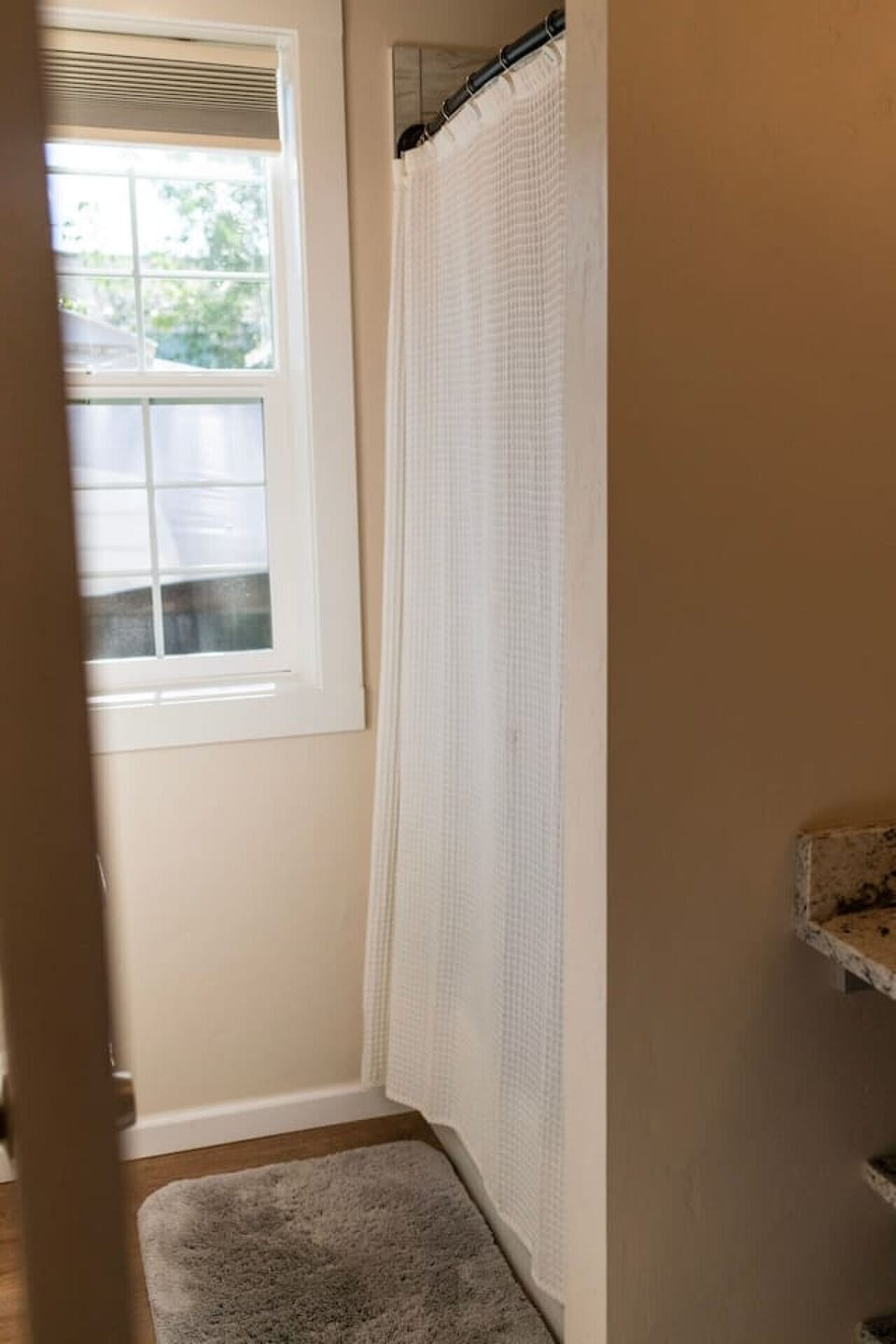 Upper Full Bathroom Shower & Tub