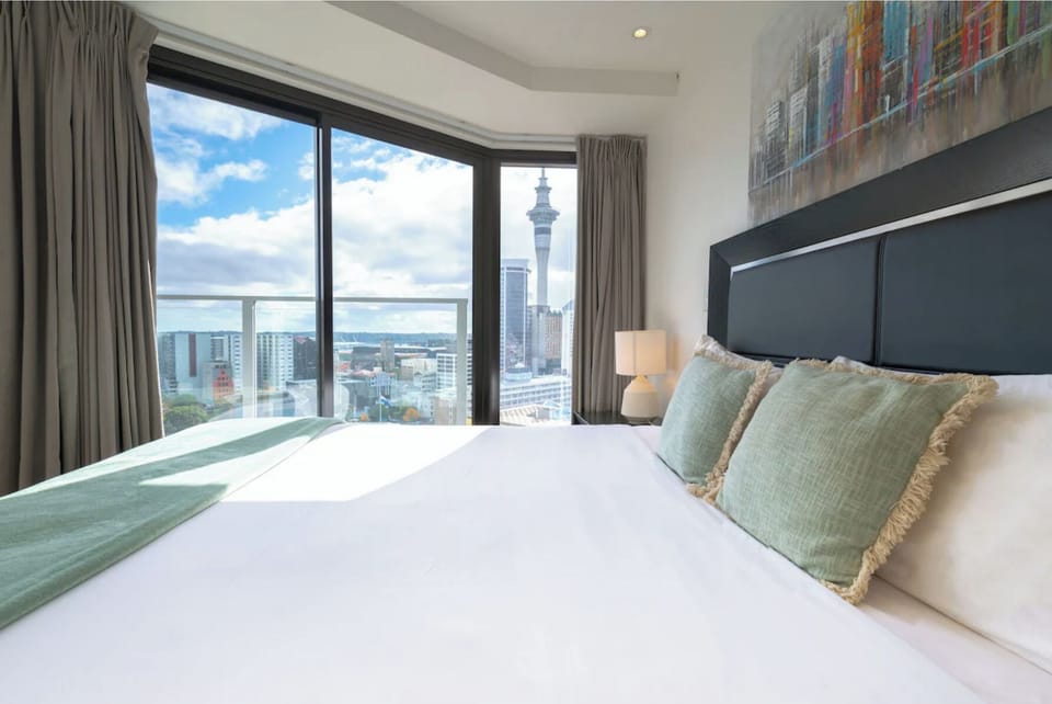 Master bedroom with Skytower View.