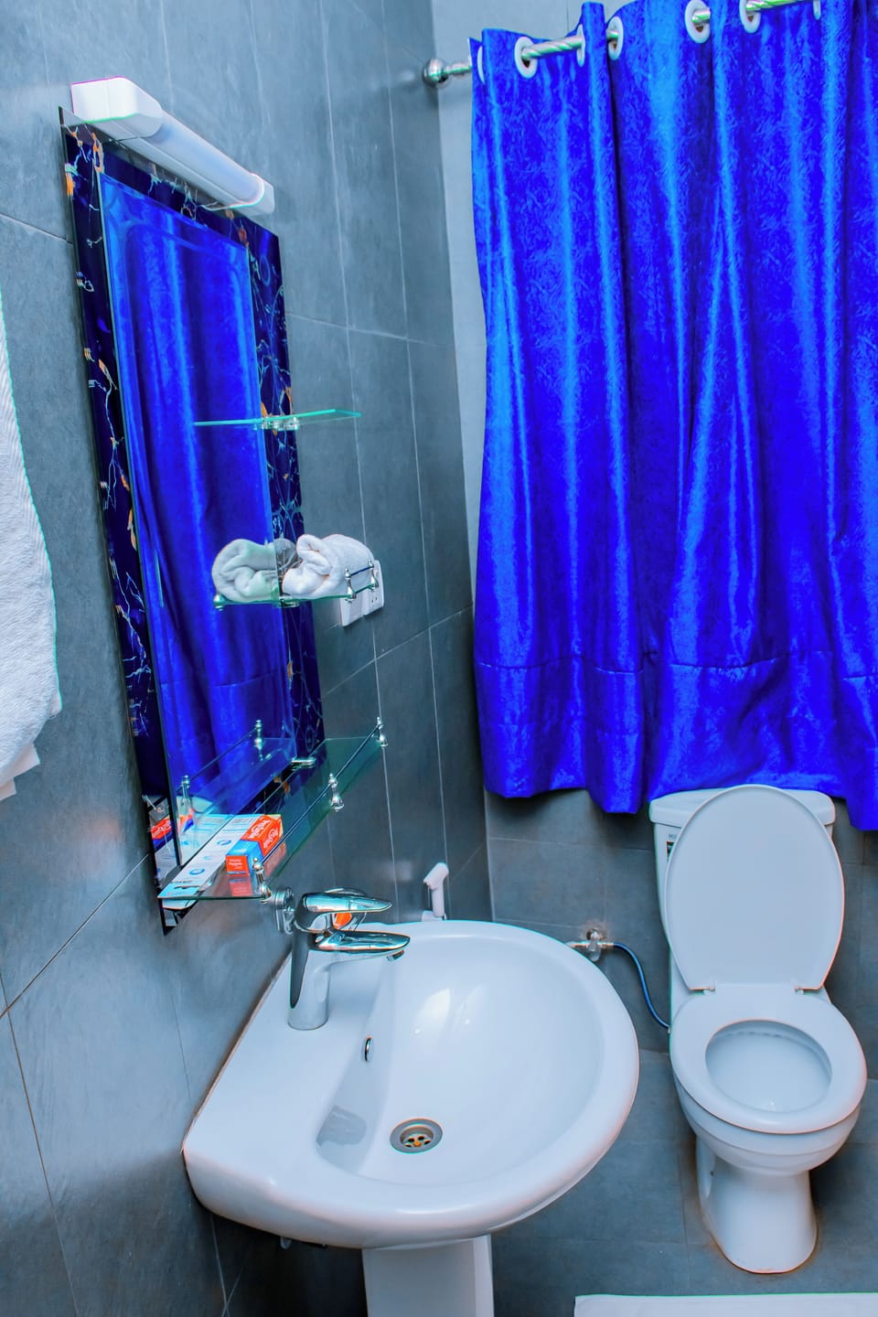 Combined shower/tub, free toiletries, bathrobes, slippers