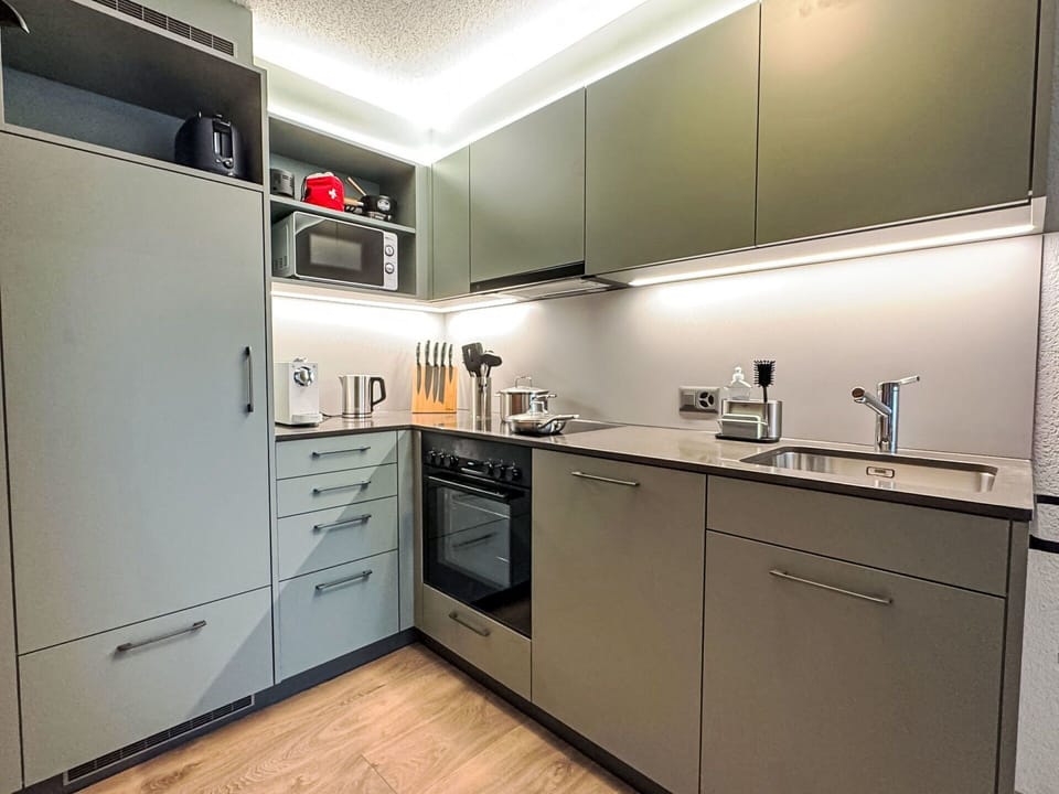 Kitchen, Countertop, Kitchen Appliance, Cabinetry, Interior Design, Major Appliance, Furniture, Home Appliance, Flooring, Kitchen Stove