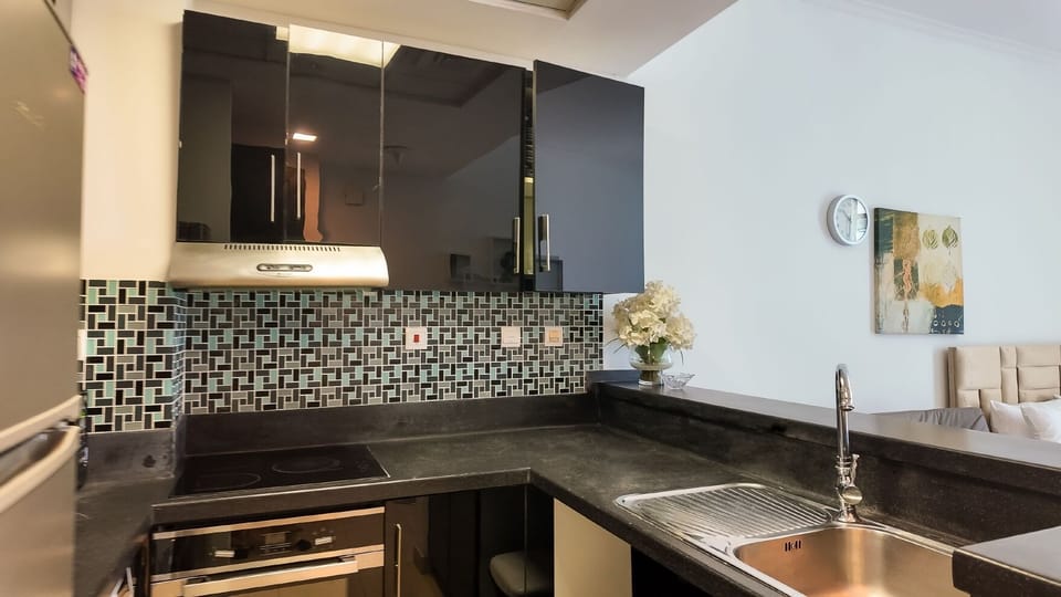 Studio, City View | Private kitchen | Full-size fridge, microwave, oven, stovetop