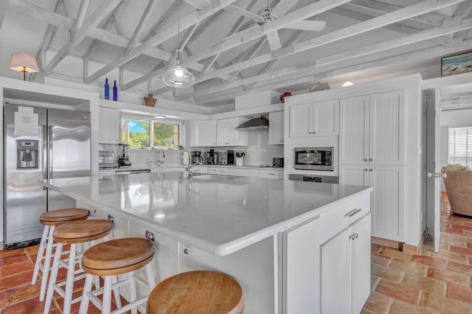 Prepare your favorite dishes in a kitchen fully equipped with all the essentials.