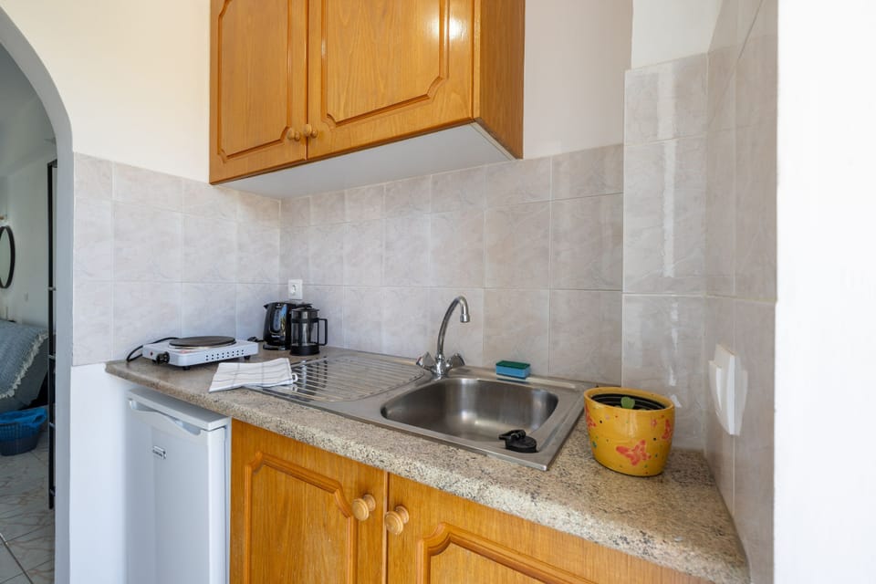 Basic Studio, Balcony, Garden View | Private kitchen | Mini-fridge, microwave, electric kettle