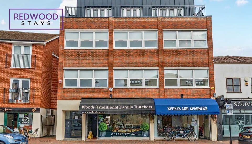 CENTRAL LOCATION AND WALKING DISTANCE TO SHOPS & TRANSPORTATION