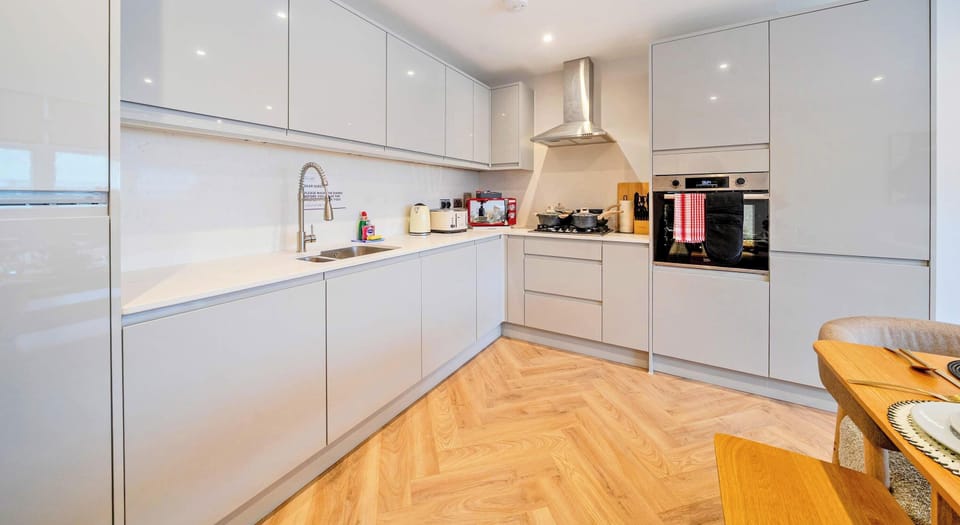 FULLY-EQUIPPED KITCHEN FOR HOME-COOKED MEALS, GET A SMALL DISCOUNT BY USING THE COUPON CODE "STAY5" ON OUR REDWOOD STAYS . COM WEBSITE!