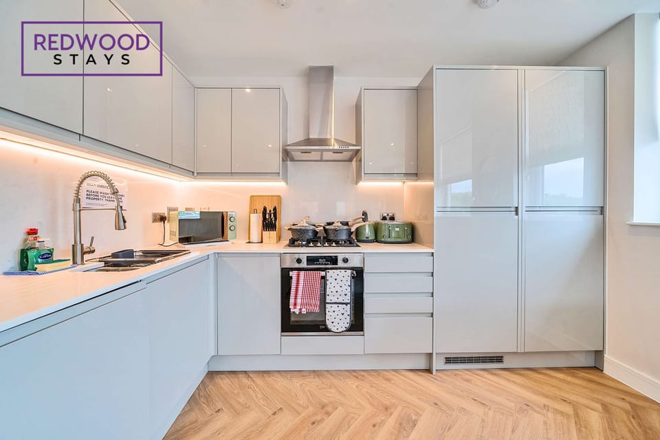 FULLY EQUIPPED KITCHEN, GET A SMALL DISCOUNT BY USING THE COUPON CODE "STAY5" ON OUR REDWOOD STAYS . COM WEBSITE!