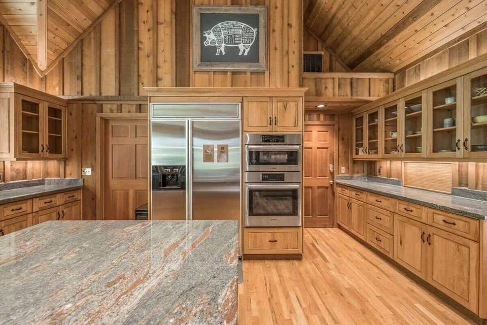
Cook and create in a chef's dream kitchen! Fully equipped with premium appliances, it's perfect for unforgettable meals. Enjoy gourmet living with Cascadia Getaways!
