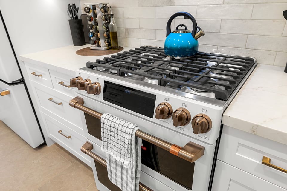 Stunning New Gourmet Kitchen!