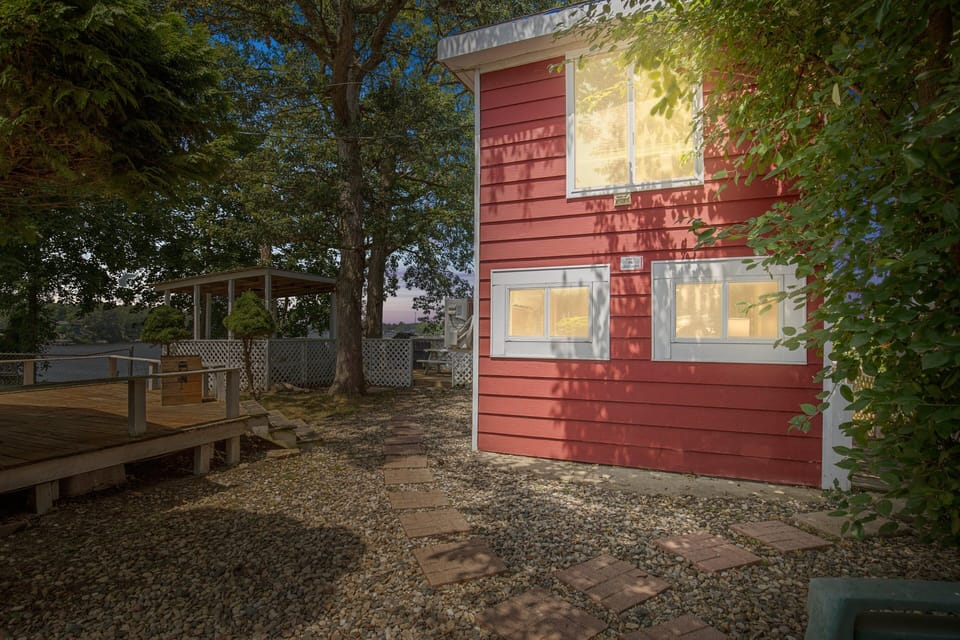 Room, 1 Bedroom | Property grounds
