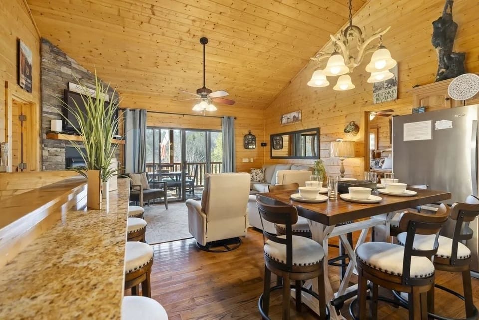 Cabin, 4 Bedrooms | Interior