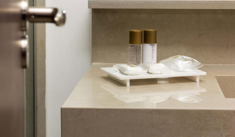 Shower, eco-friendly toiletries, hair dryer, towels