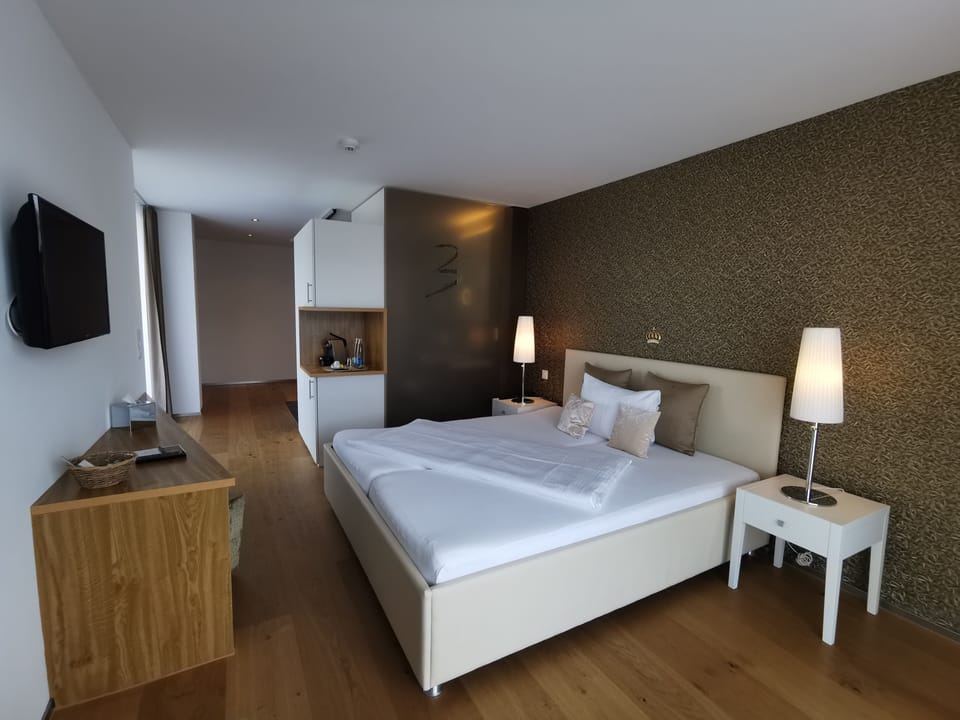 Superior Double Room, Corner | Premium bedding, in-room safe, desk, soundproofing