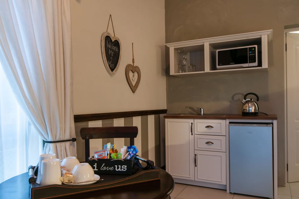 Standard Room (1) | Premium bedding, minibar, in-room safe, desk