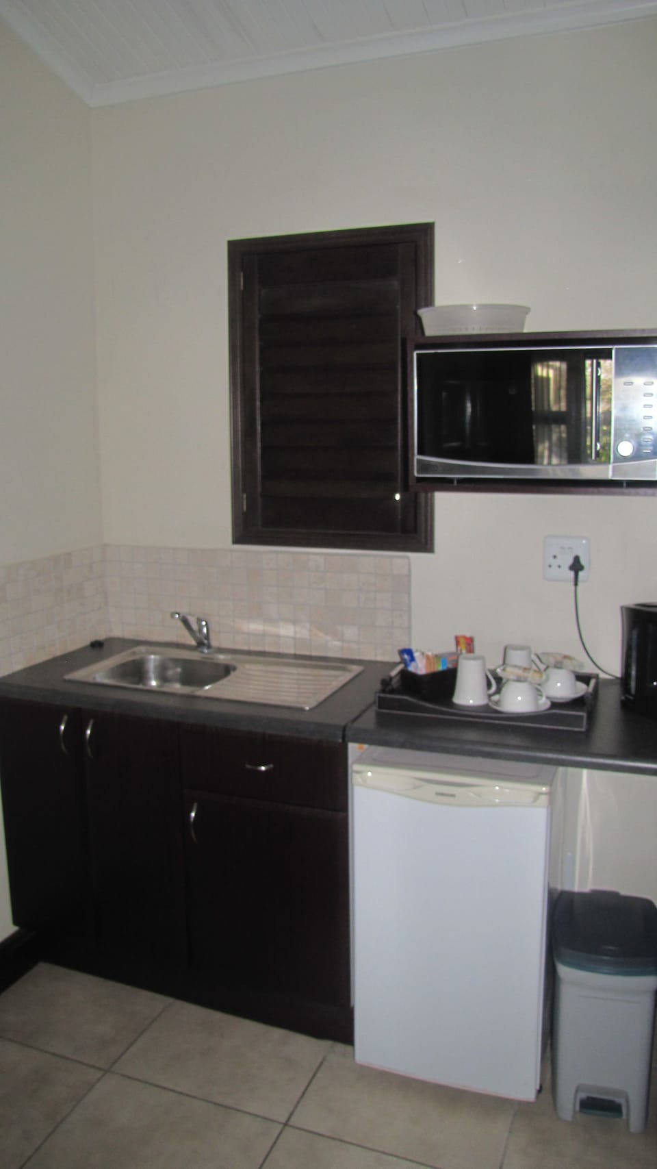 Standard Room (5) | Private kitchenette | Fridge, microwave, coffee/tea maker, electric kettle