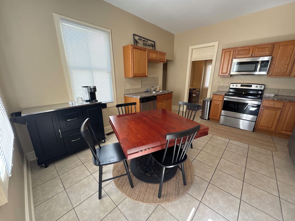 Keurig/ dishwasher/fridge (ice-maker/filtered water) flat top range/microwave