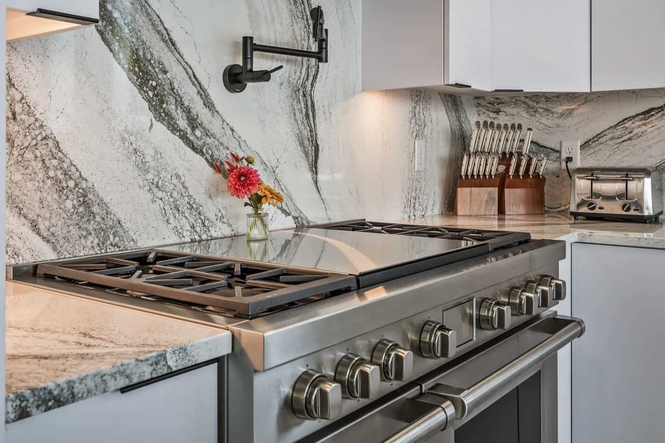 House, Multiple Beds, Patio, Ocean View (Crescent’s Pearl) | Private kitchen | Fridge, microwave, oven, stovetop