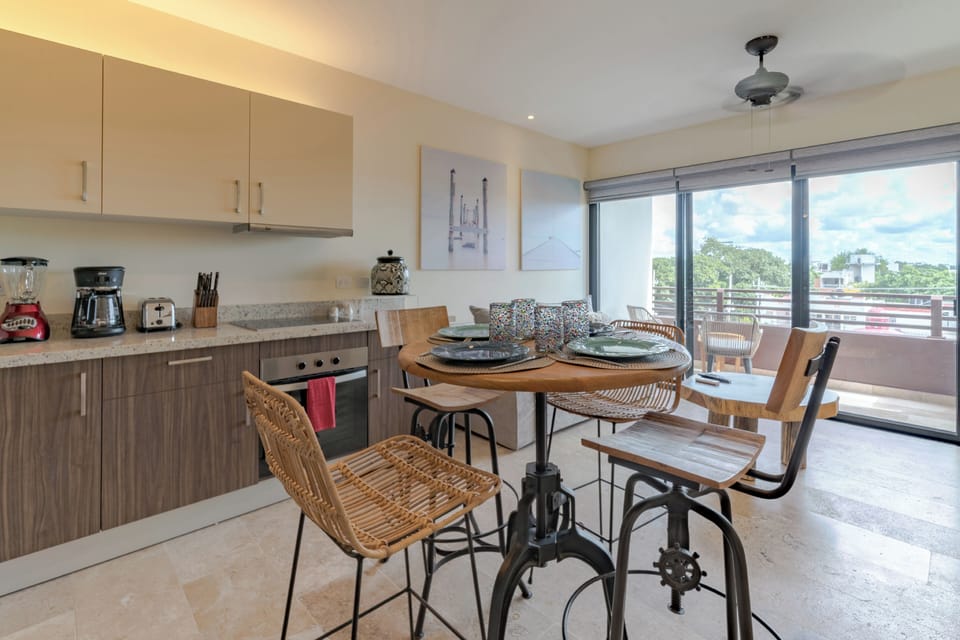 Deluxe Apartment, Balcony, City View | Private kitchen