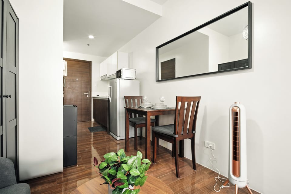 Room, 1 Bedroom, Private Pool, City View | Dining room