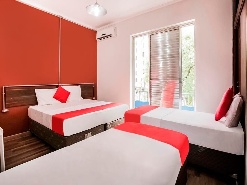 Economy Quadruple Room | Free WiFi, bed sheets