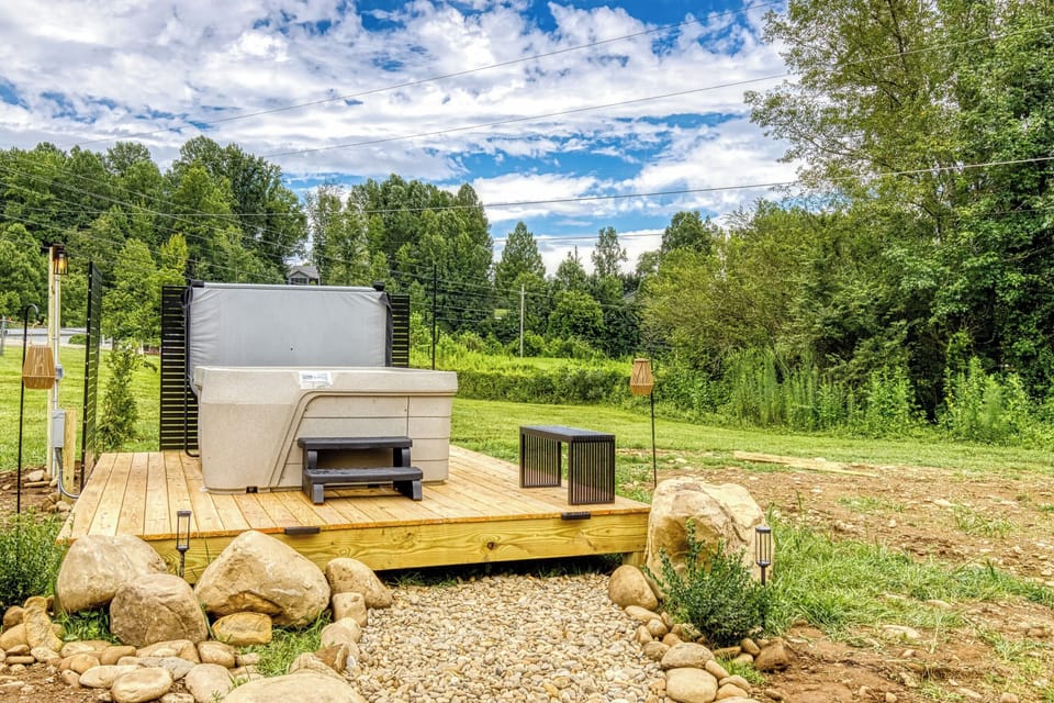 Outdoor spa tub