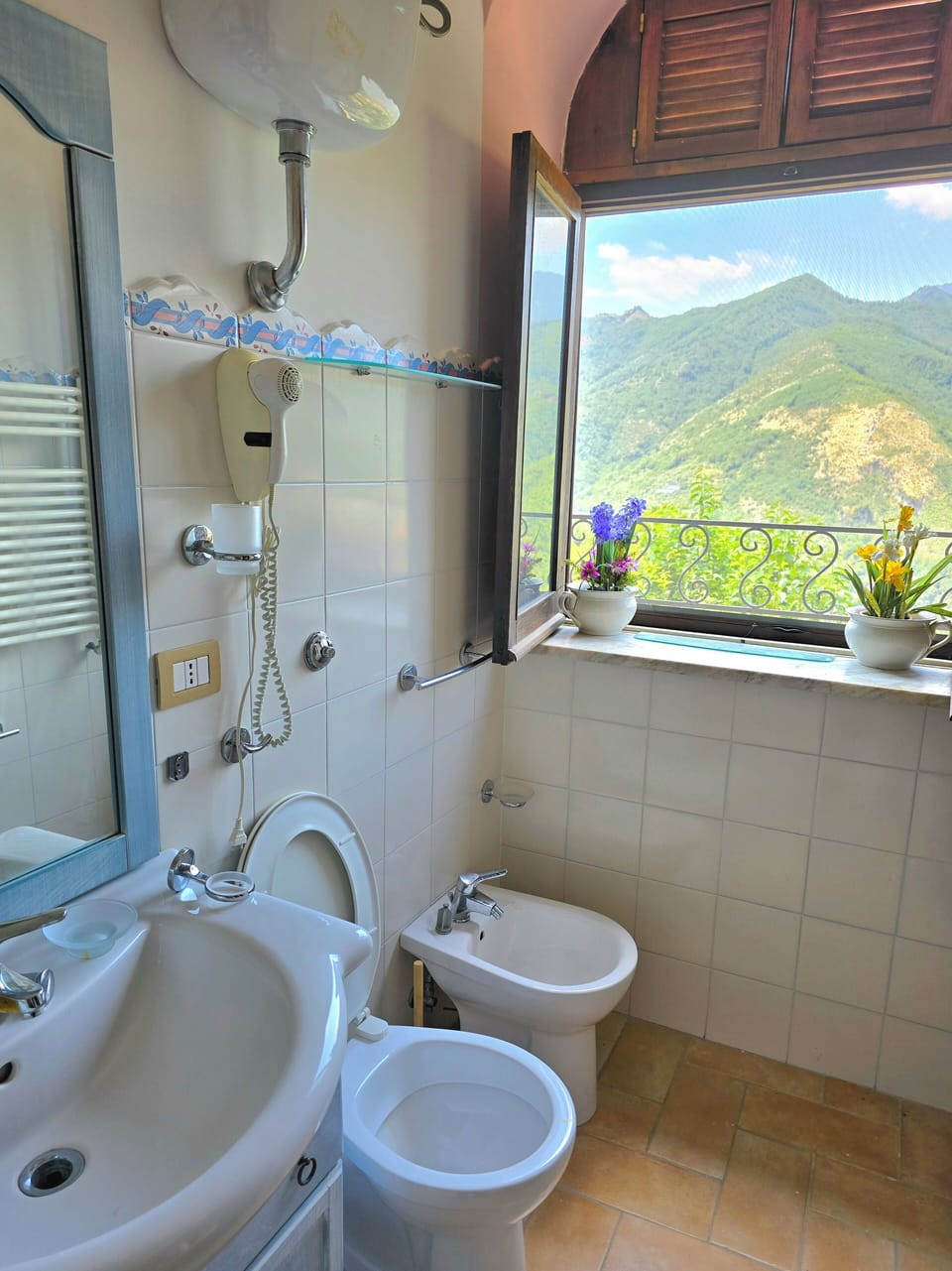 Deluxe Quadruple Room, Balcony, Hill View | Bathroom | Shower, free toiletries, hair dryer, towels