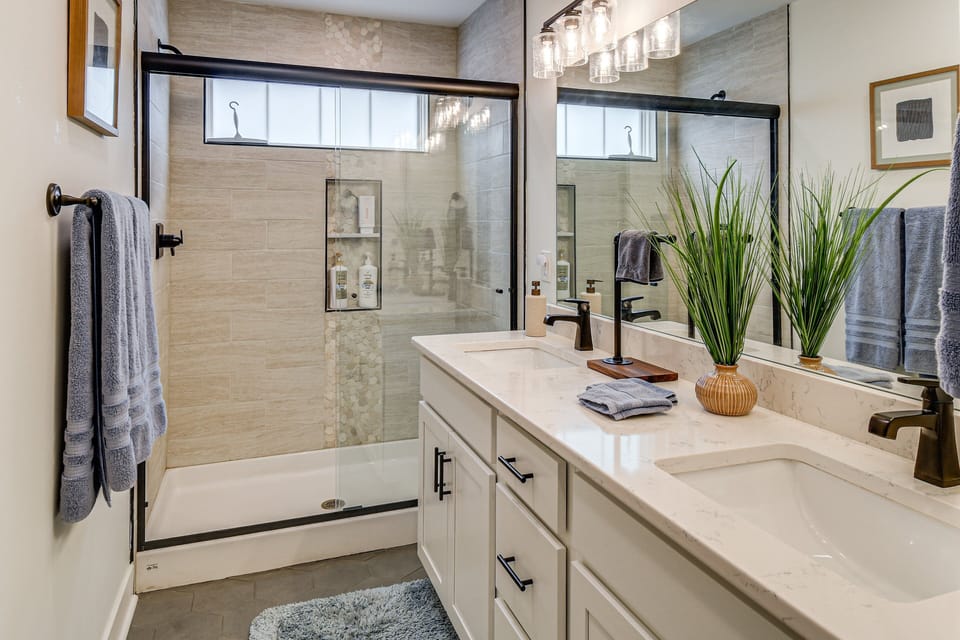 Bathroom 1 (Upstairs)