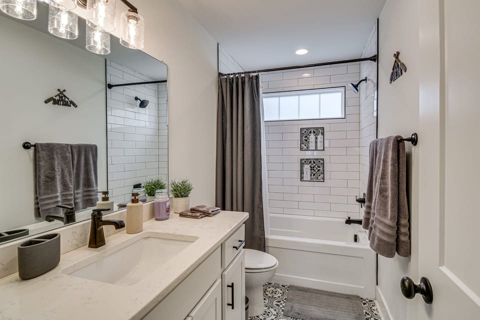 Bathroom 2 (Upstairs)