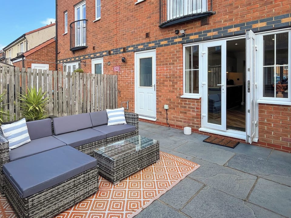 Sitting-out-area | Friendship House, Whitby