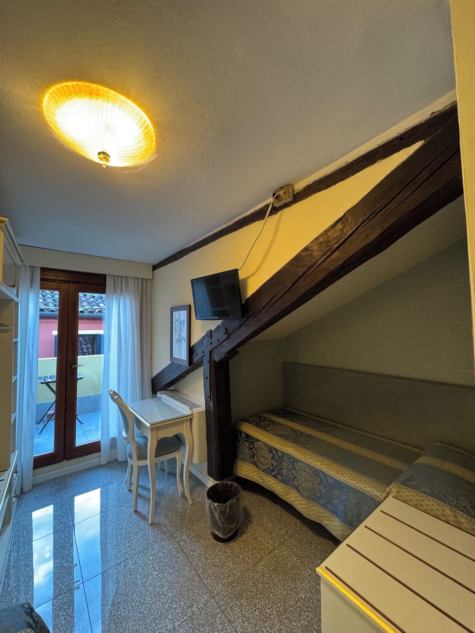 Superior Triple Room | Desk, free WiFi, bed sheets