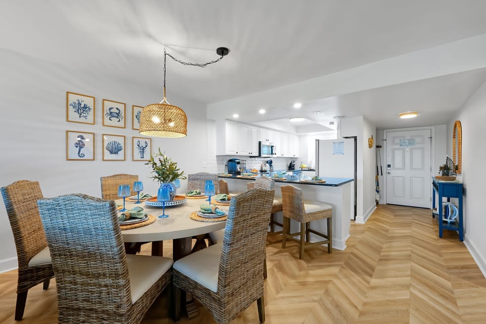 The kitchen and dining room have seating for up to 10