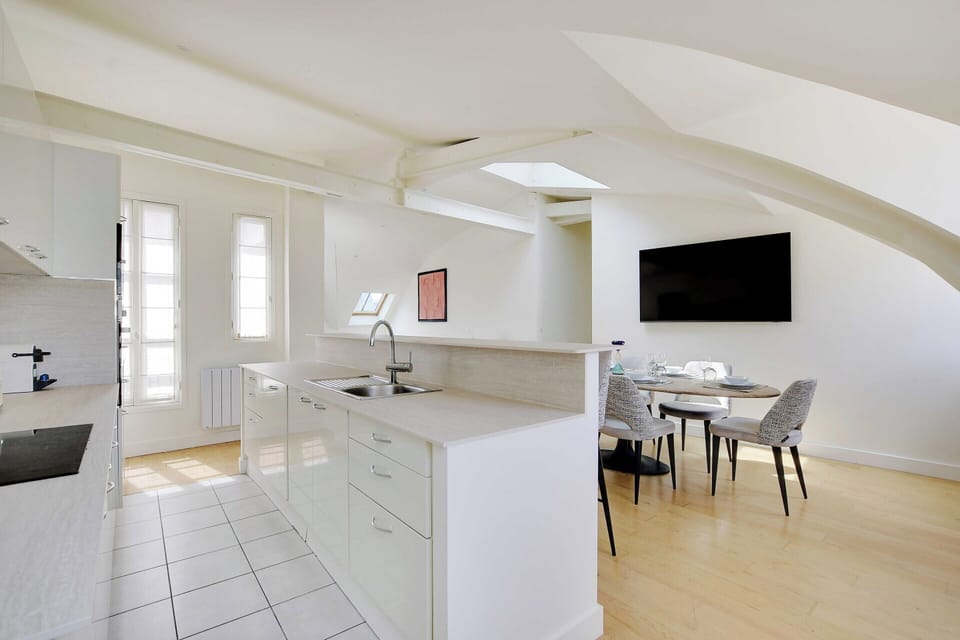 Apartment | Private kitchen | Fridge, microwave, oven, stovetop