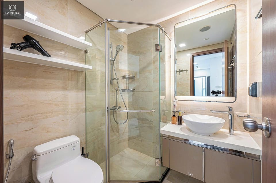 Deluxe Apartment, 3 Bedrooms, Terrace, City View | Bathroom | Bathtub, hair dryer, bathrobes, slippers