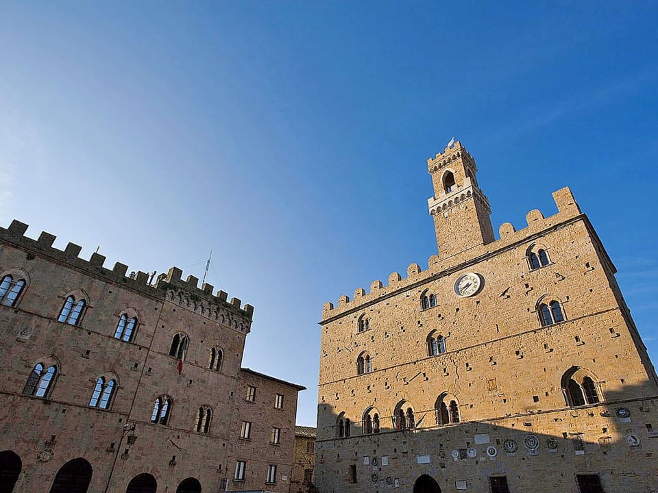 Sky, Wall, Building, Facade, Architecture, Landmark, Medieval Architecture, Historic Site, Castle, Tourist Attraction