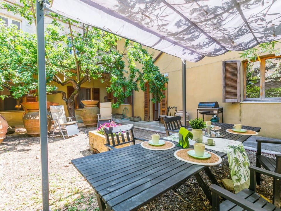Furniture, Flowerpot, Table, Flooring, Chair, Garden, Outdoor Furniture, Houseplant, Door, Outdoor Table