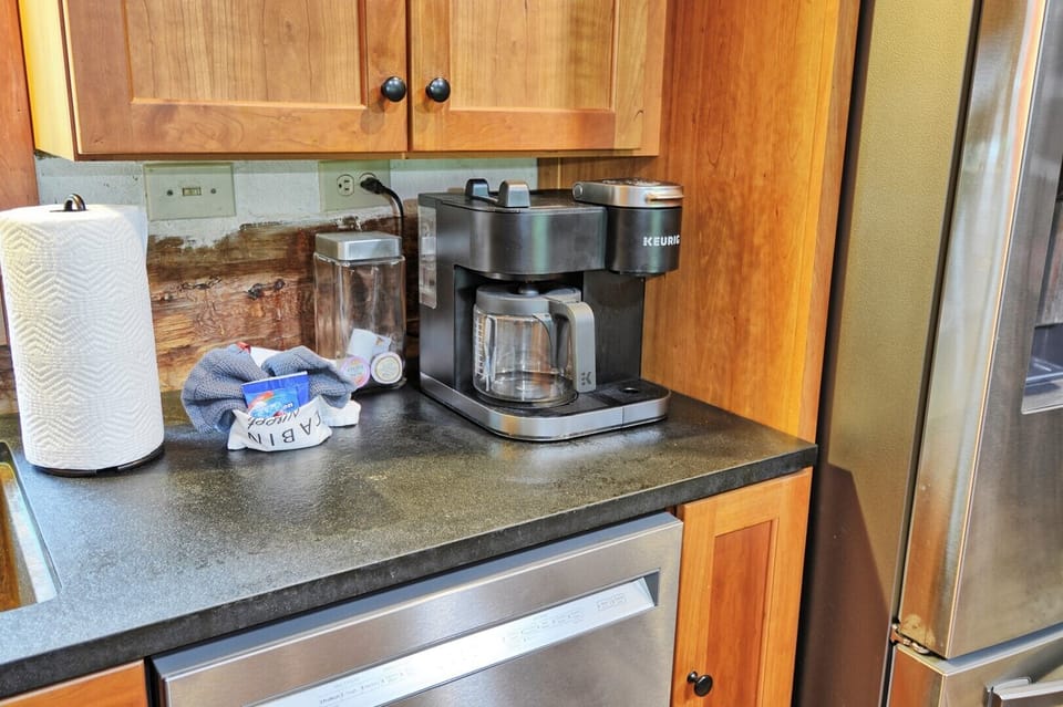 Combo Regular Coffee Maker and Keurig