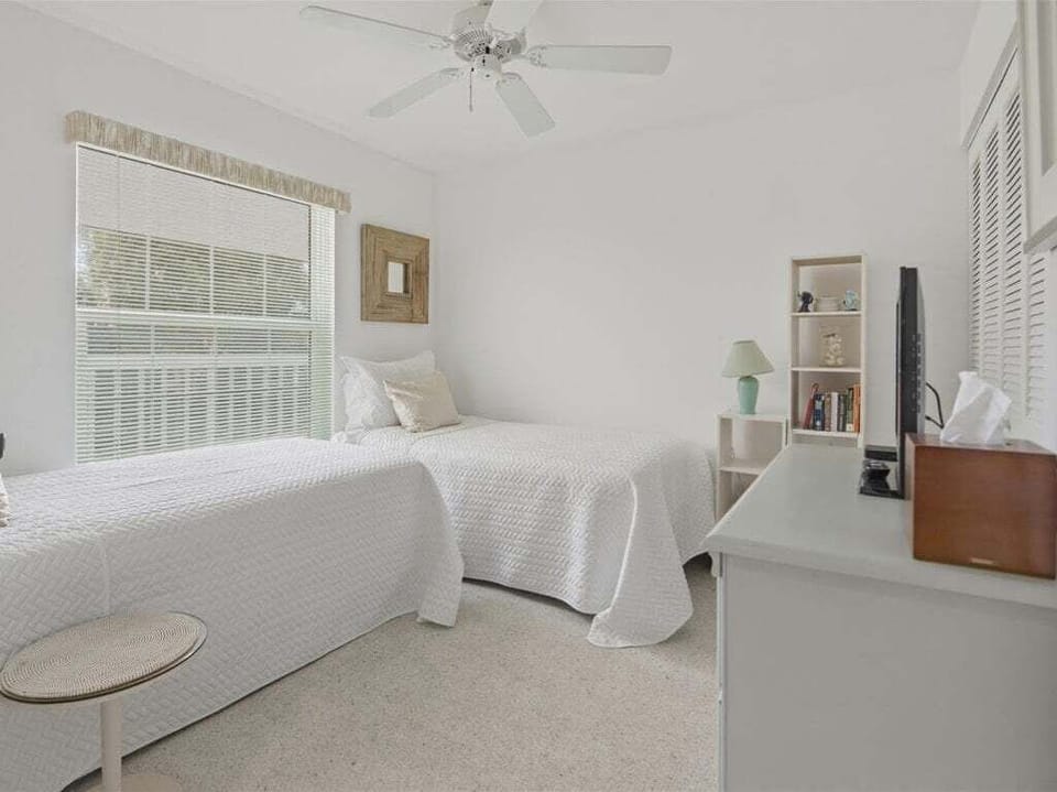 spare bedroom