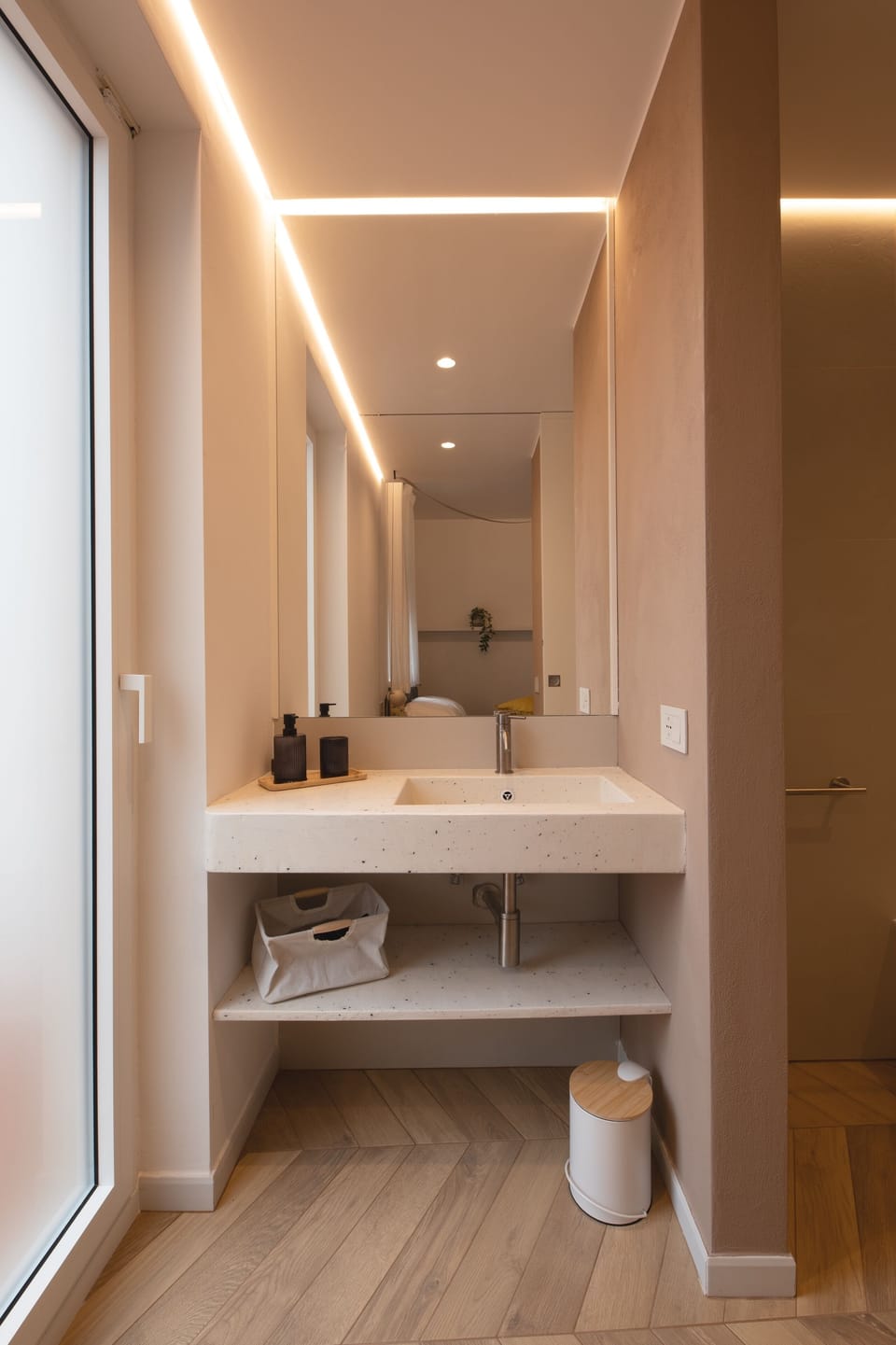 Classic Double Room, Patio | Bathroom | Shower, rainfall showerhead, hair dryer, bidet
