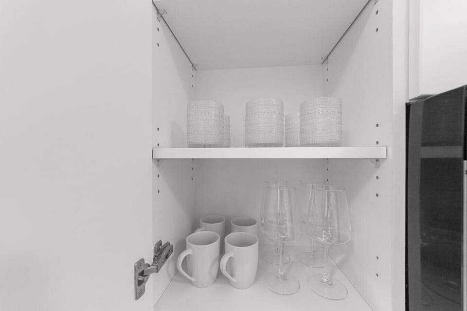 Bring your culinary dreams to life. From baking to mixing, a full range of quality glass bowls and essentials are stocked and ready in the cabinet for your convenience.