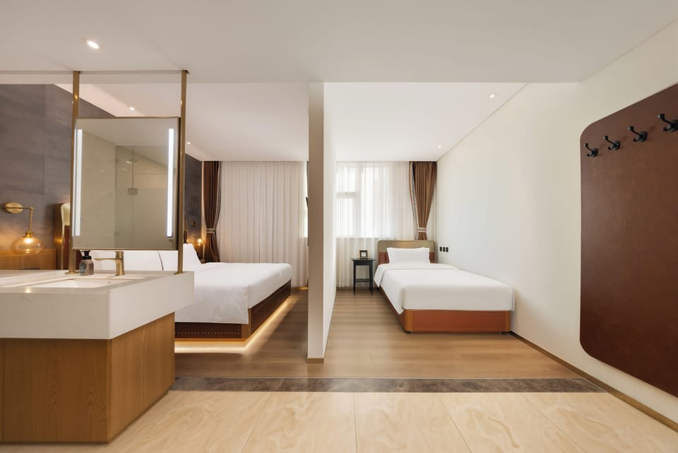 Signature Quadruple Room, 2 Bedrooms | Hypo-allergenic bedding available, desk, laptop workspace