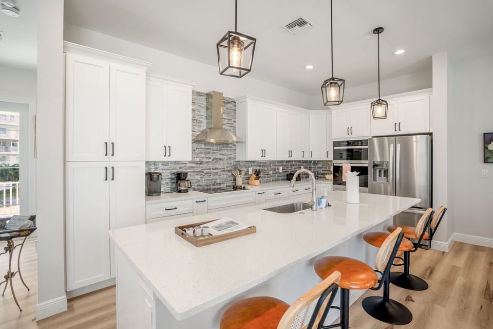 Cook and dine comfortably in the full kitchen with island seating. Enjoy a thoughtful welcome basket with coffee, chocolates, dishwasher pods, and helpful guide! 