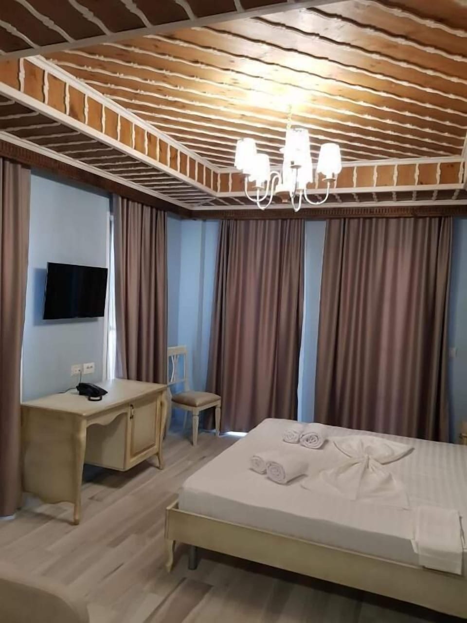 In-room safe, desk, soundproofing, free WiFi