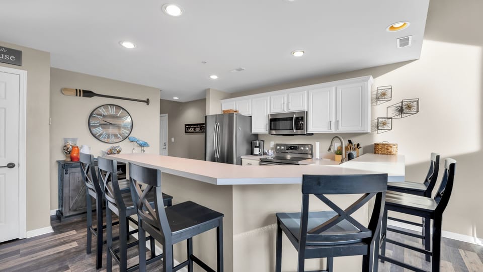 Kitchen bar and chairs for six