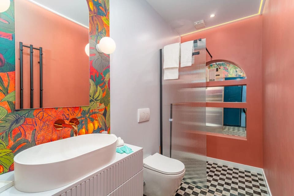 Bathroom with Shower | Book Now with RENTUJEMY.COM